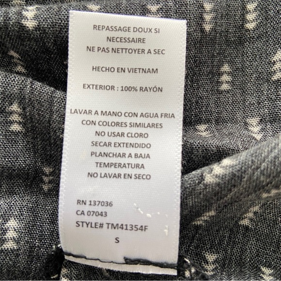 PAPER CRANE BLACK AND WHITE 100% RAYON VNECK TOP/BLOUSE WITH GATHERED PEPLUM, S - Picture 10 of 11